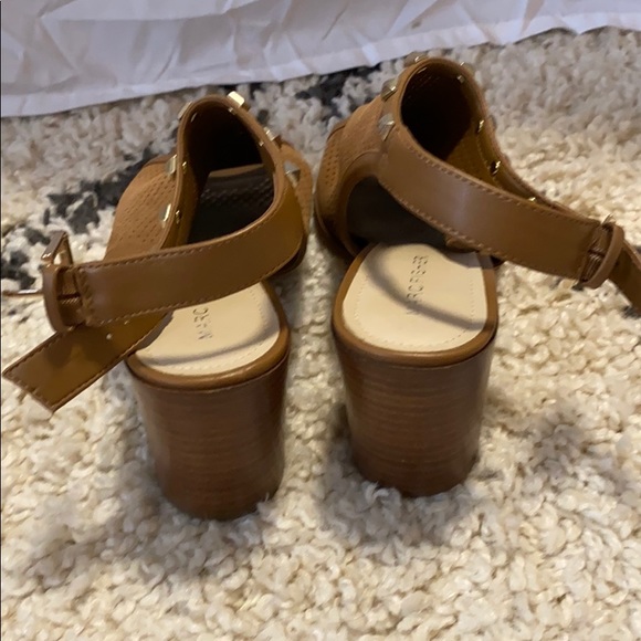 Marc fisher heels with studs - Picture 5 of 6